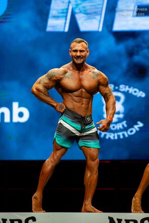 MEN'S PHYSIQUE 174